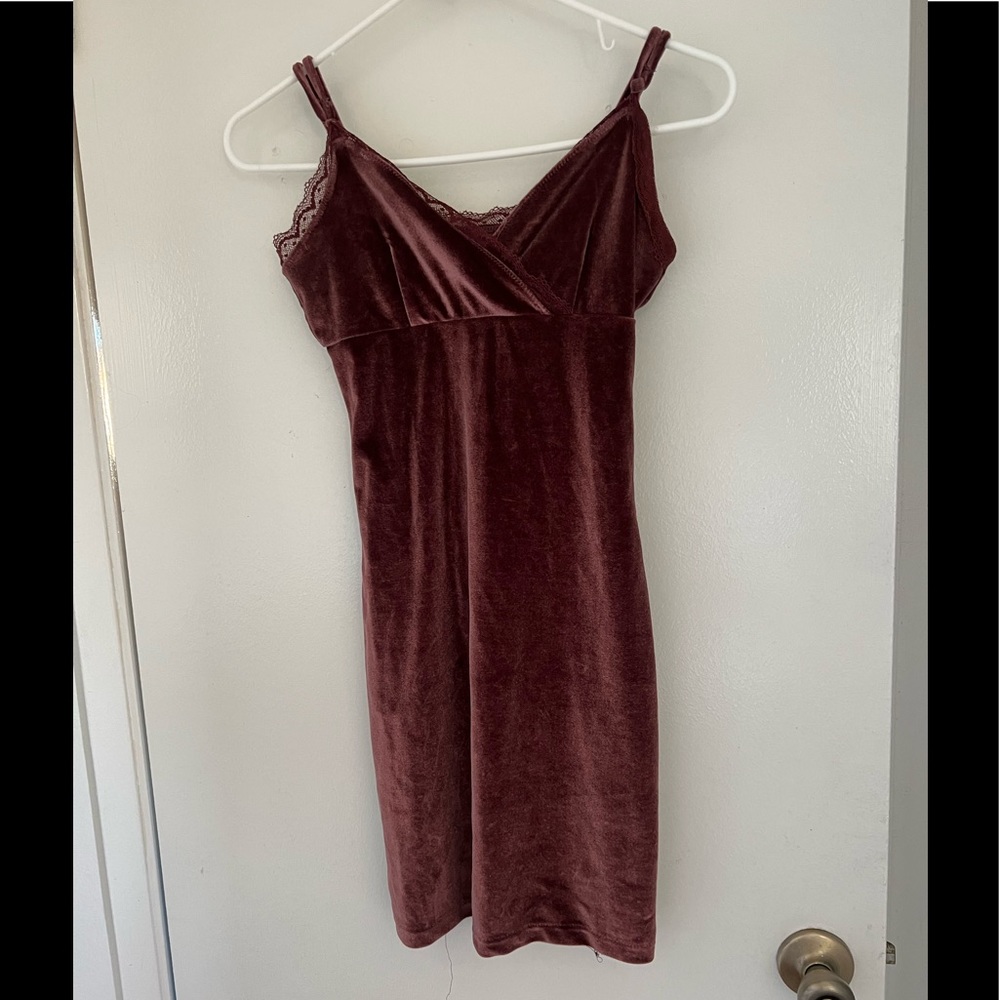 urban outfitters velvet lace dress